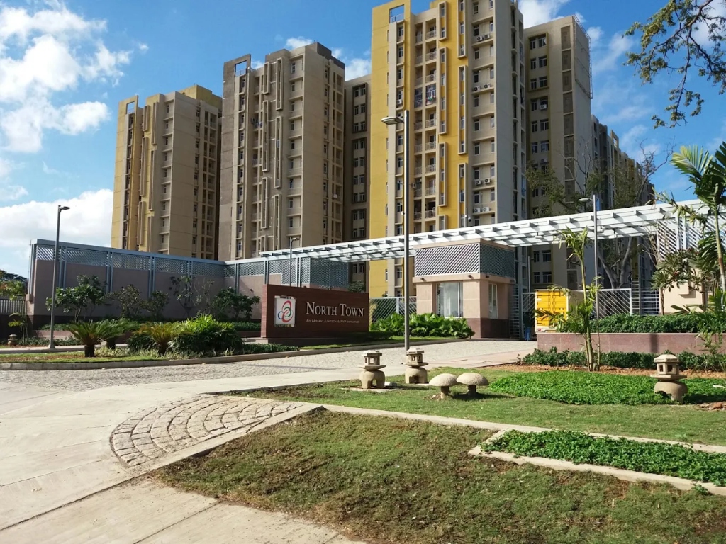 North Town Grand Entrance Gate and Gated Township Portal